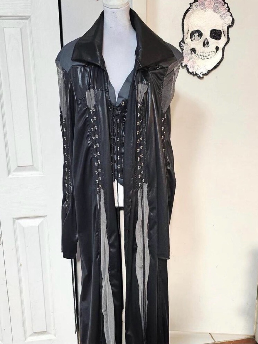 Gothic Lace-Trim Black Faux Leather And Mesh Trench coat - Picture 4 of 9